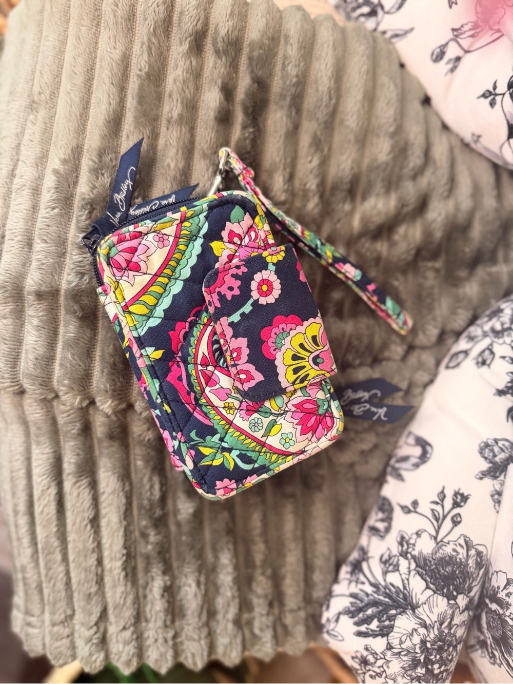 Vera Bradley Floral Zip Around Wristlet Wallet Card Holder